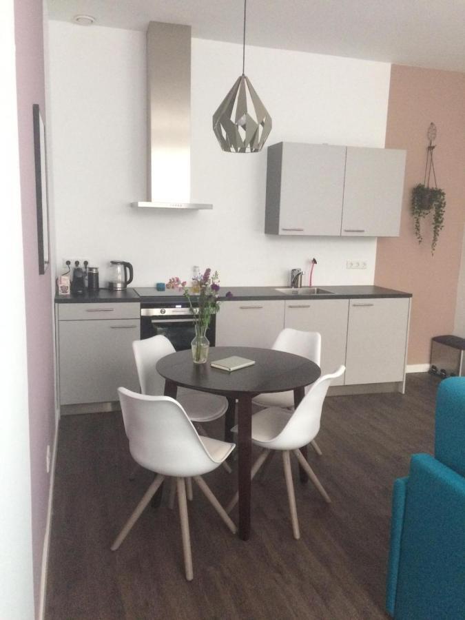 Slapen Bij Van-V Zierikzee Bagian luar foto